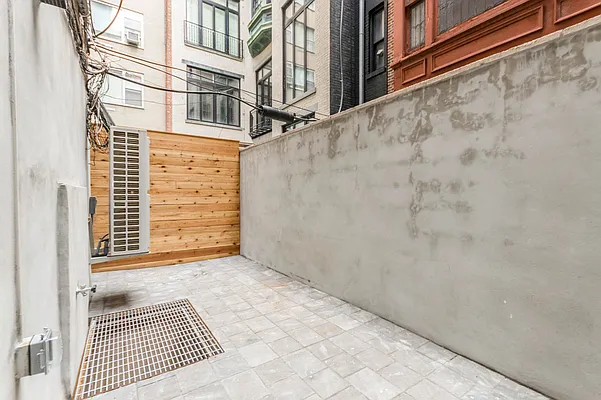 Rented by Bond New York | media 25