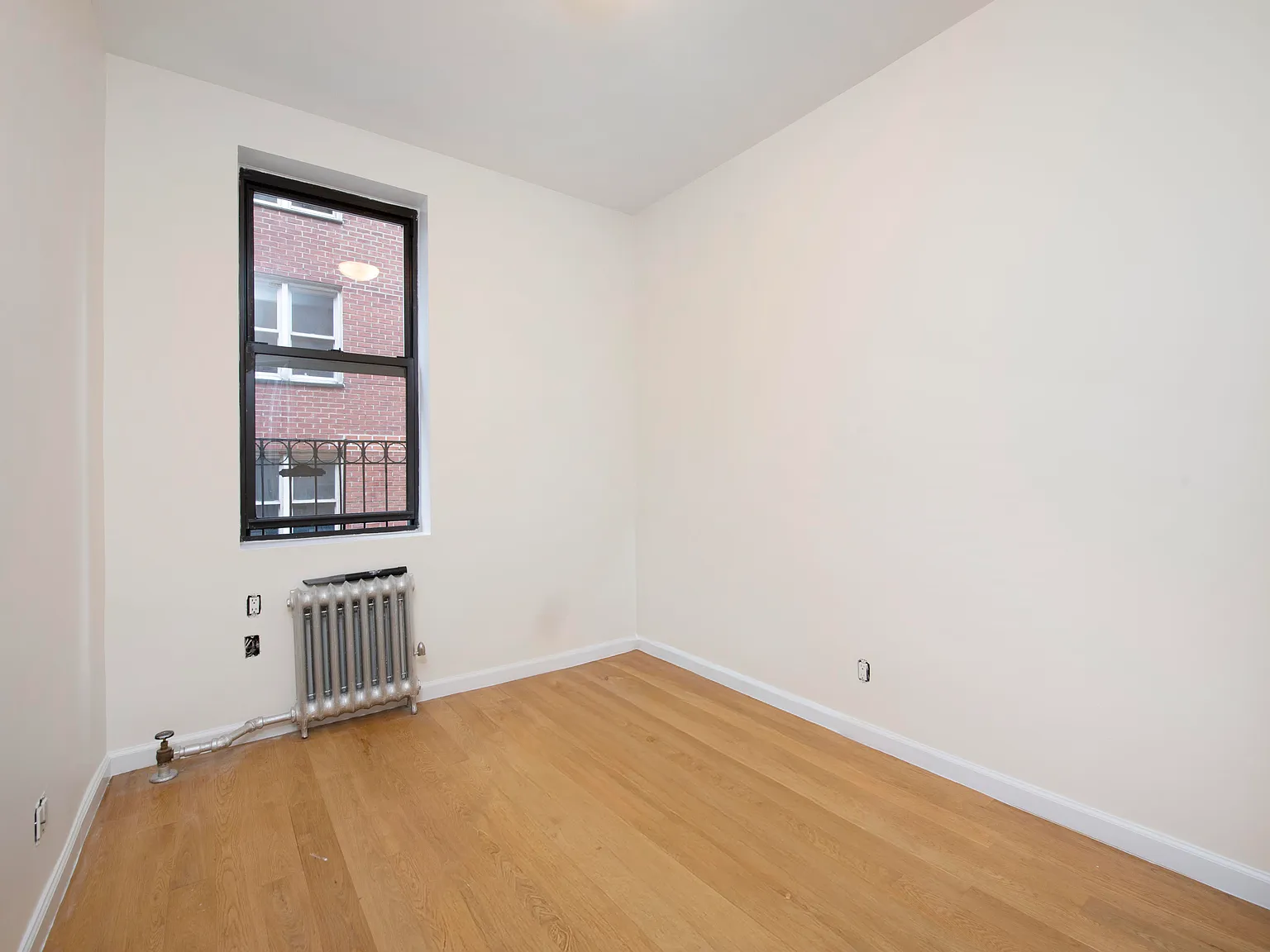 305 West 45th Street — Photo 3