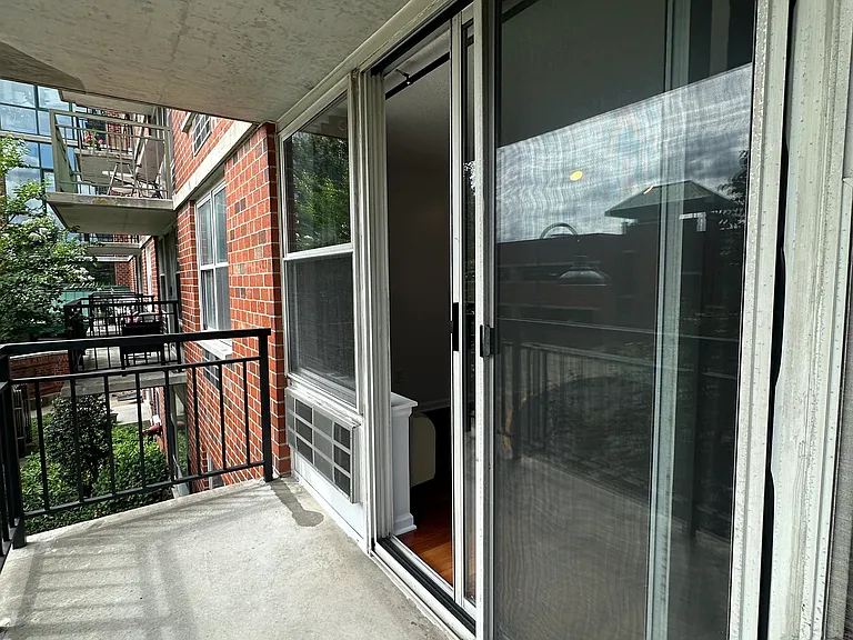 300 Main St #215 — Photo 5