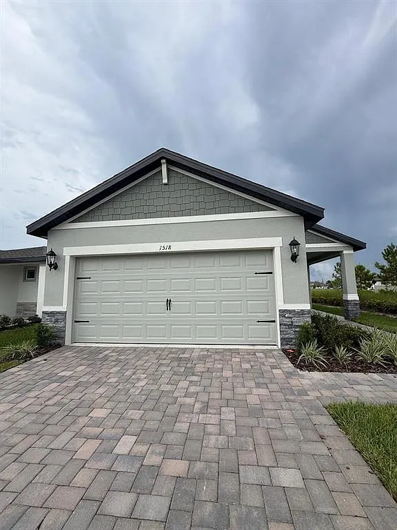 4 bed, 2.0 bath, 1607 sqft, $2,185 — Photo 1