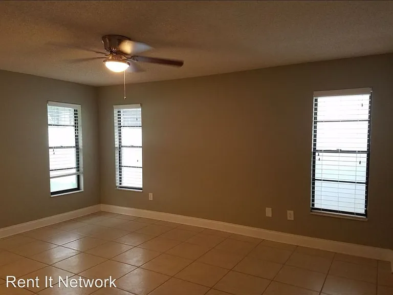 2205 Cypress Point Dr E — Photo 14