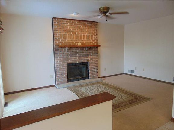 3rd image of 448 Lexington Dr