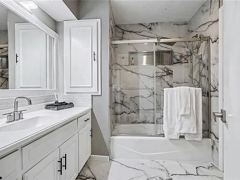 15129 Glenwood Ave — Photo 13