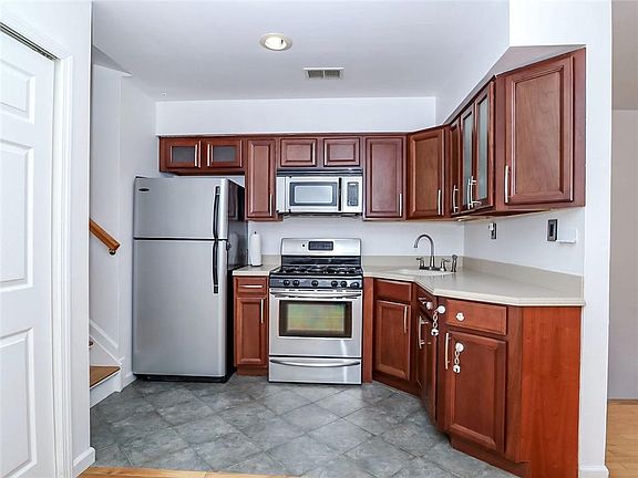 5th image of 3438 Amboy Rd #A