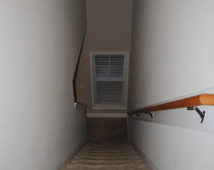 107 W Berkshire Ct — Photo 27