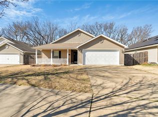 1449 S Holland Dr, Fayetteville, AR 72704