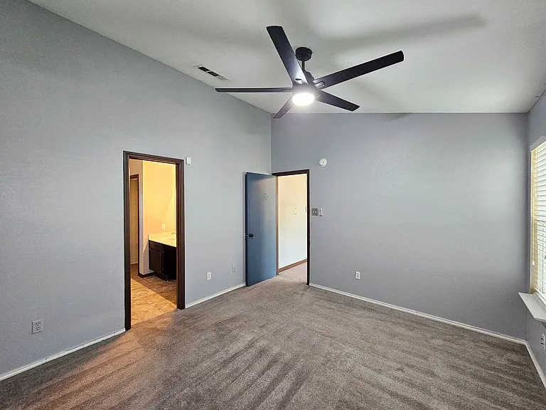 2209 Pixton Dr — Photo 10