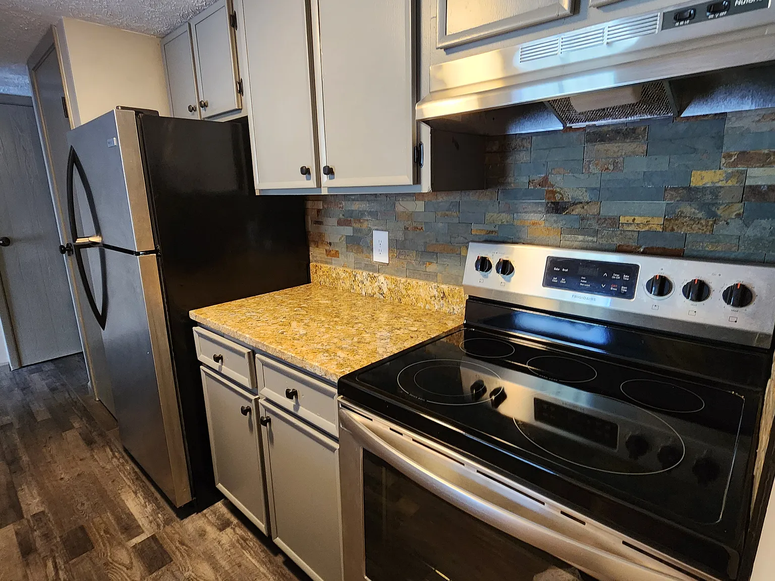 1 bed, 900 sqft, $1,250 — Photo 3