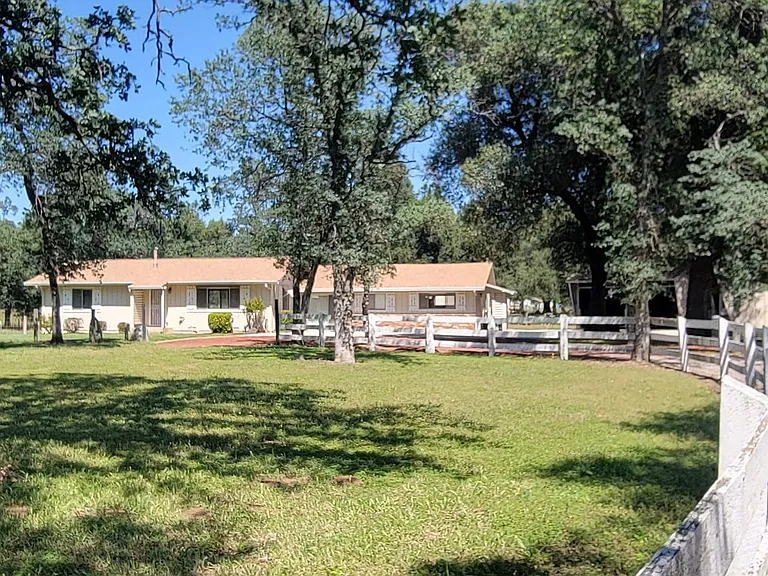 8171 Deschutes Rd — Photo 1