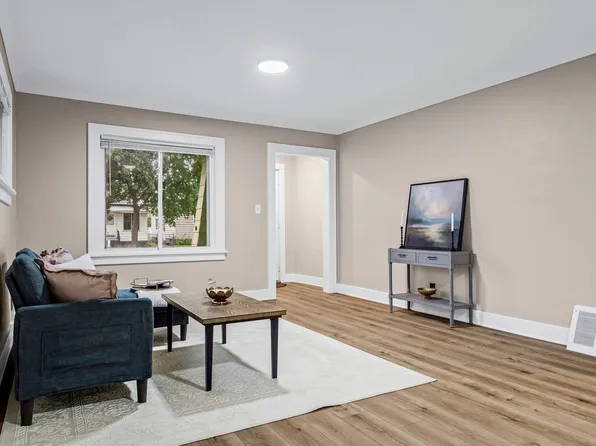 2430 Wood Street, La Crosse, WI 54603