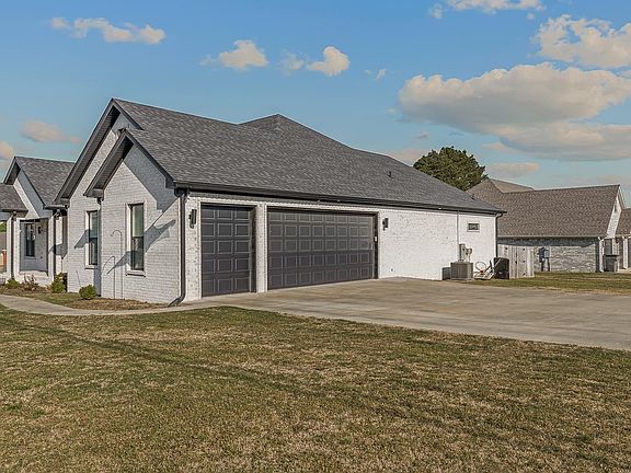 4th image of 3009 Pruetts Chapel Rd