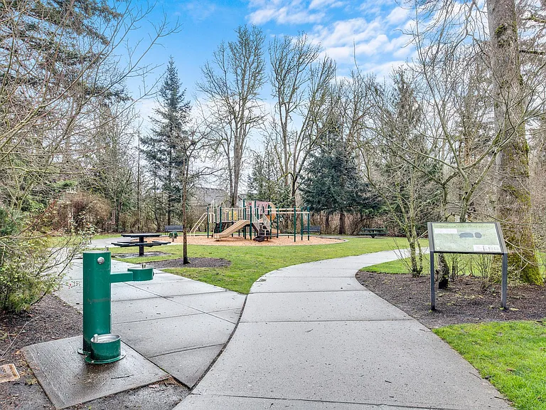 1333 NE Market Dr #B — Photo 17