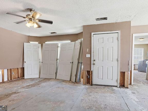 5th image of 627 Sandys Ln SE