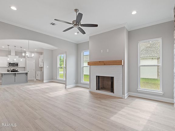 4th image of 227 Tennyson Dr