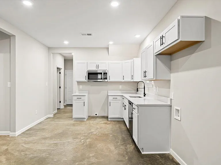 2845 Yale Ave — Photo 6