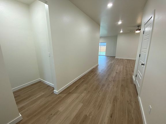 4th image of 1928 Sara Vista Dr