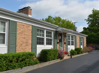 49 Washington Cir, Lake Forest, IL 60045