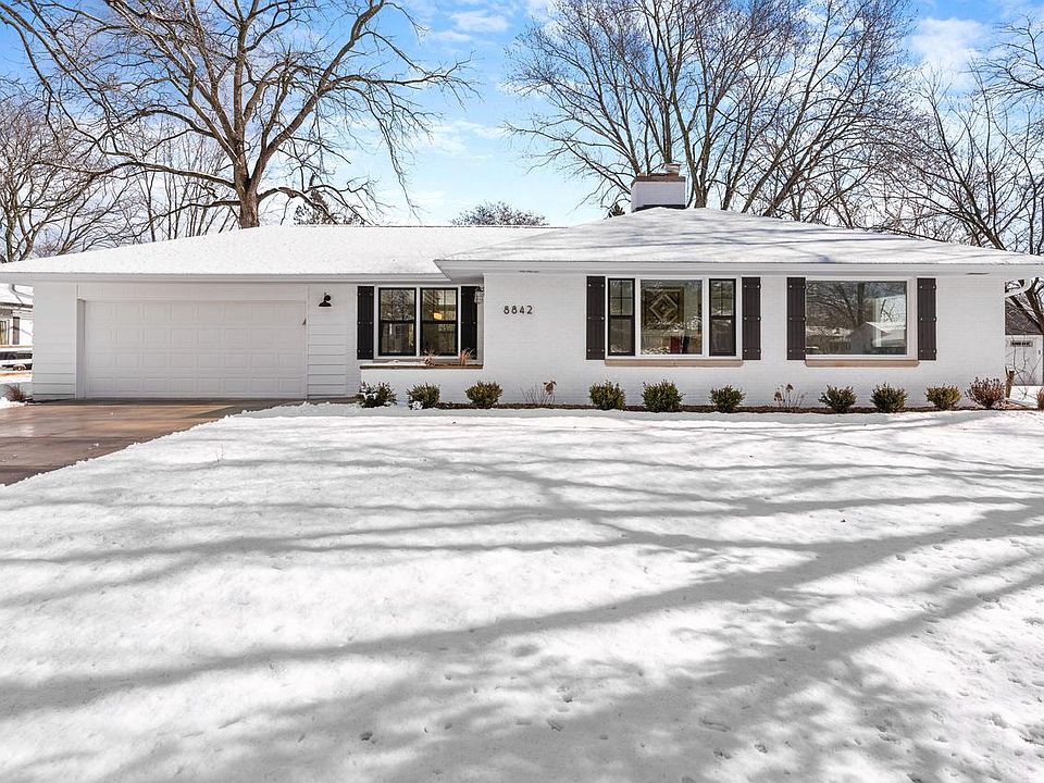 8842 North Pelham PARKWAY, Bayside, WI 53217 Zillow