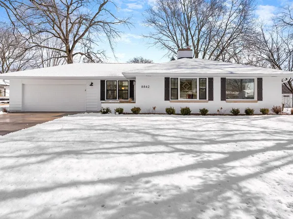 8842 North Pelham PARKWAY, Bayside, WI 53217