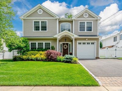 33 Riverside Avenue, Massapequa, NY, 11758