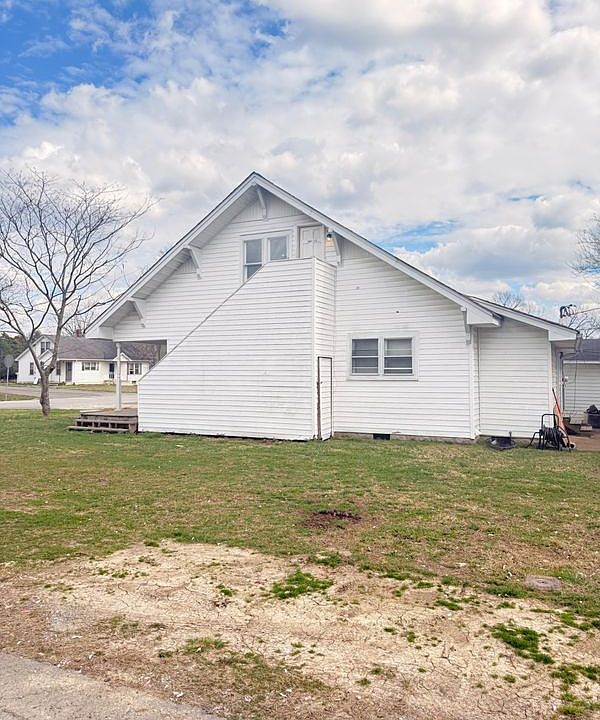 1st image of 502 Oak Dr #B
