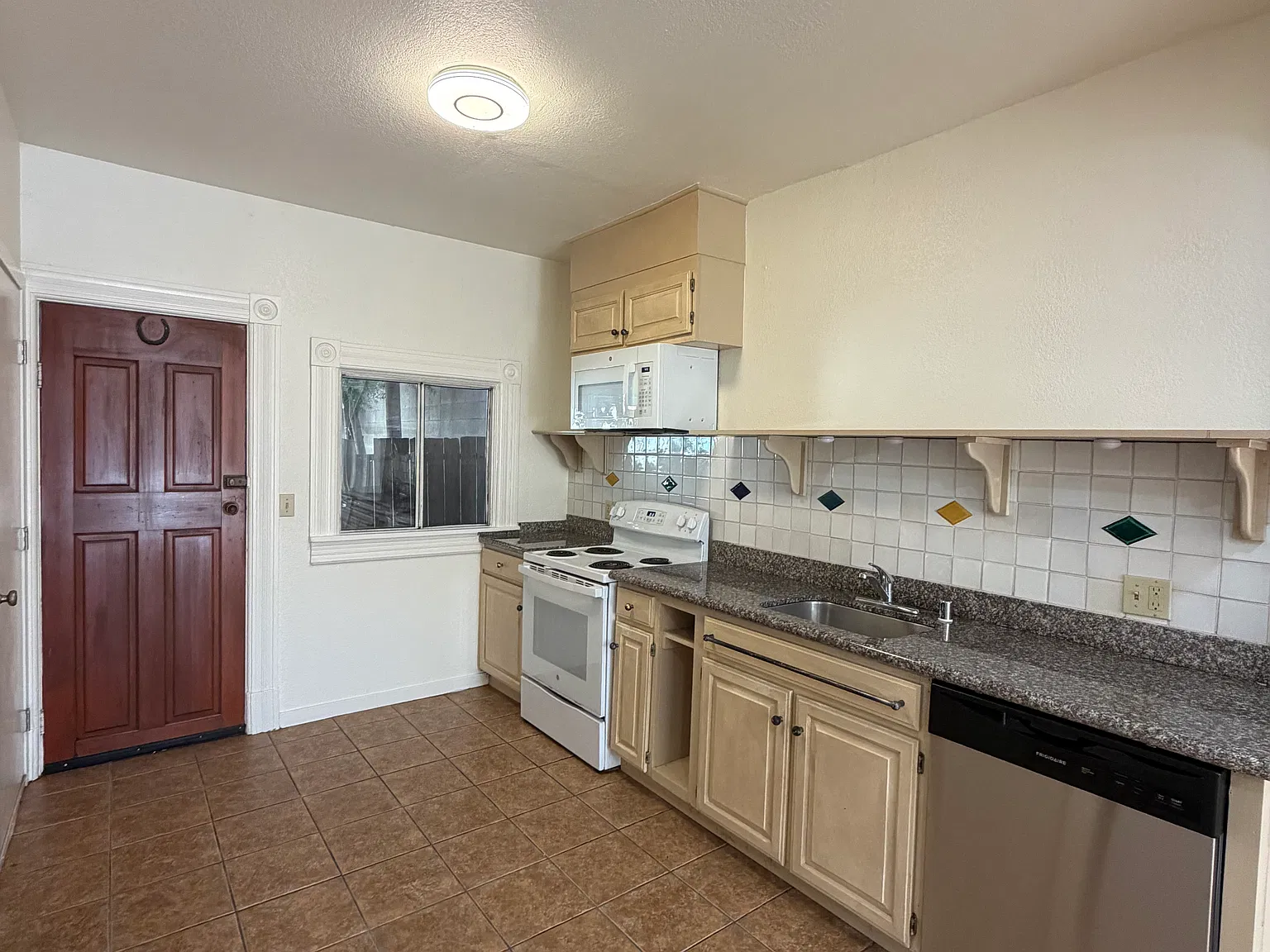 3 bed, 1000 sqft, $2,695 — Photo 3