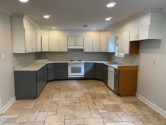4th image of 303 S Livermore St
