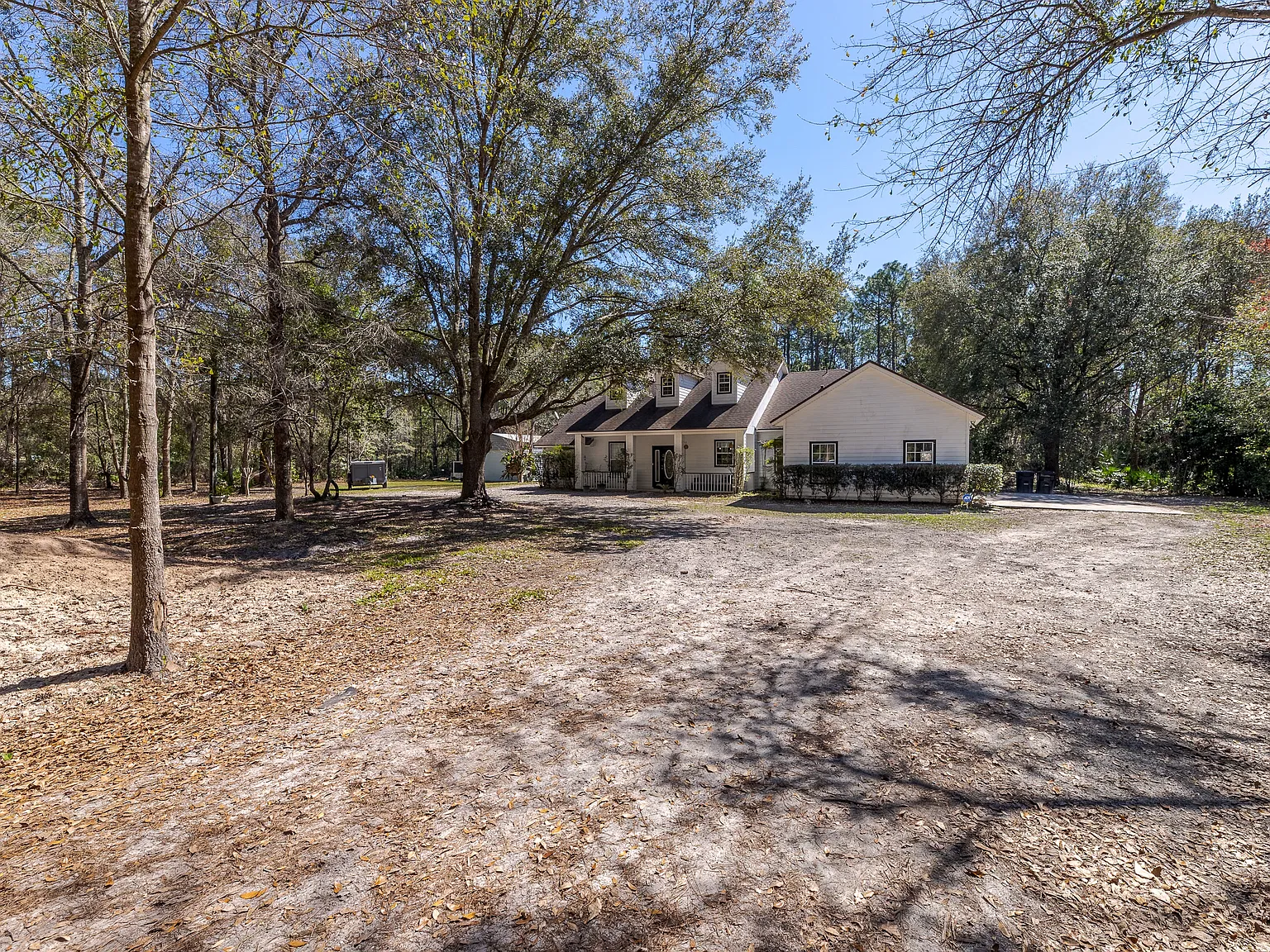 4 bed, 2.5 bath, 2200 sqft, $3,500 — Photo 2
