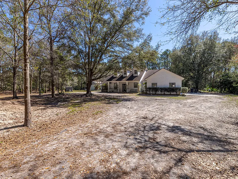 1489 Bluejay Dr — Photo 2