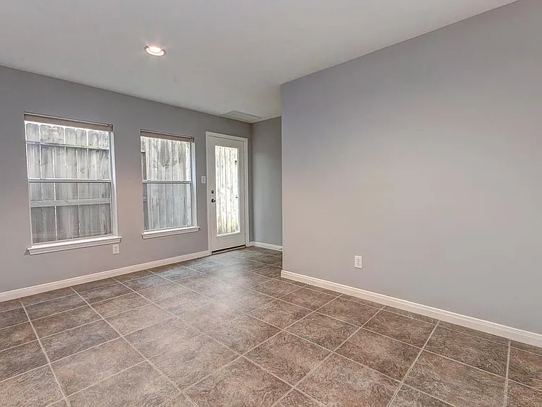 2649 Helena St — Photo 7
