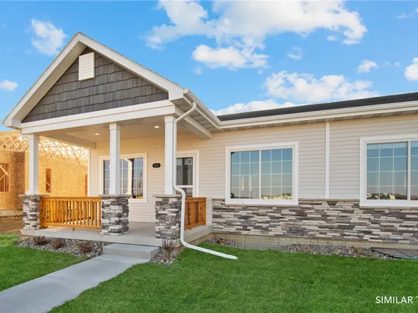 9724 Regatta Ln, Johnston, IA 50131