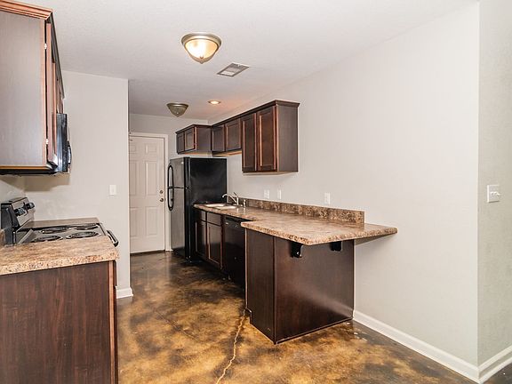 4th image of 2209 Hurst Ln APT B4