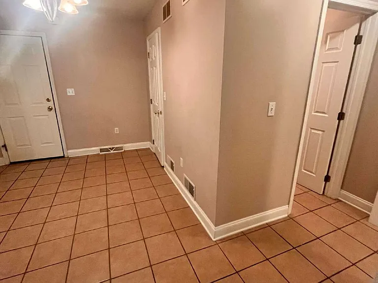 310 York St — Photo 5