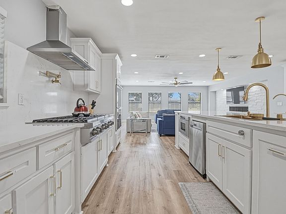 2nd image of 2208 Bedford Dr