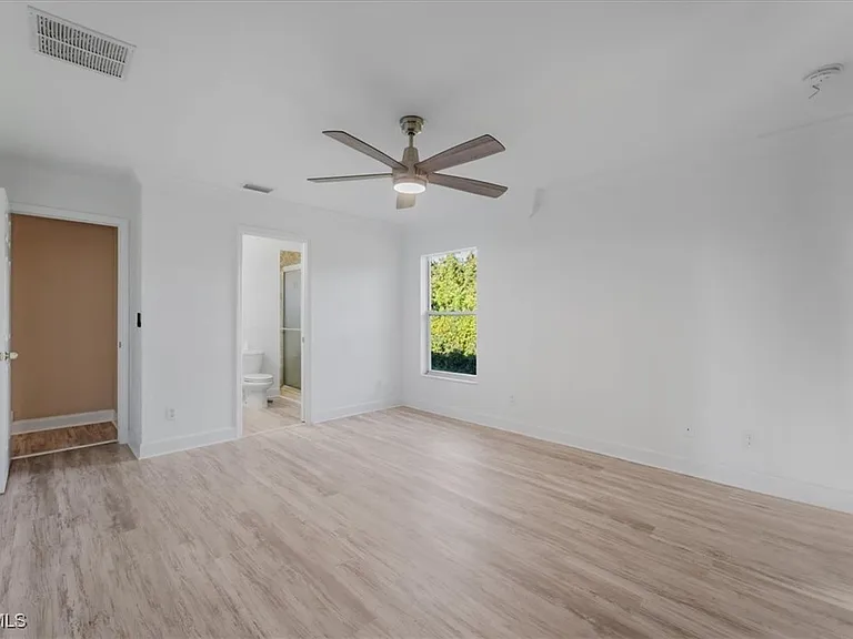 234 Pullman St — Photo 33