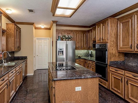 5th image of 2905 Camille Dr