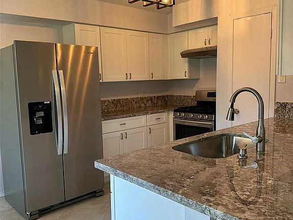 5th image of 2414 Manila Ln