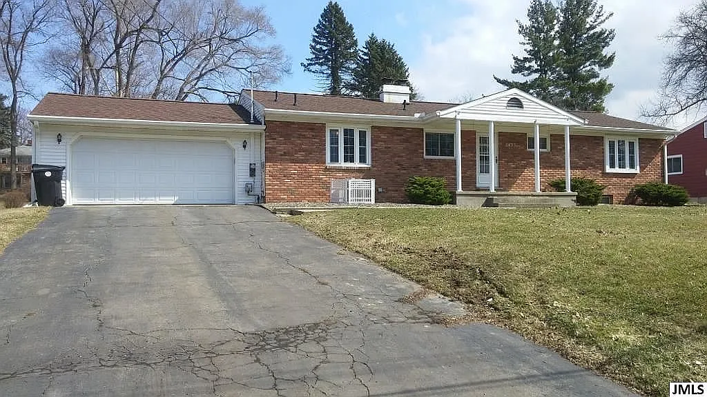 2433 Smiley Way photo 1
