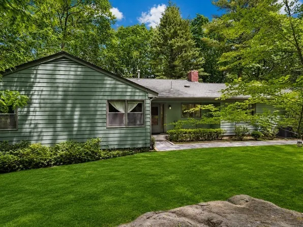 139 Stoney Lea Rd, Dedham, MA 02026