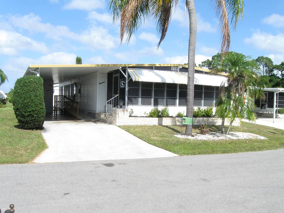 1st image of 983 Roseau Ave E