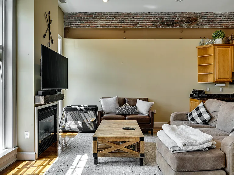 141 Washington St #2 — Photo 6