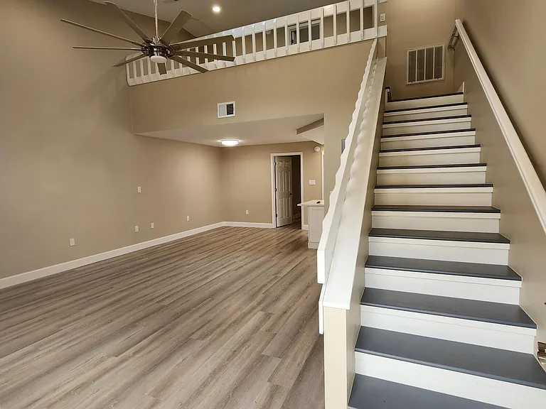 304 Wilson Ave — Photo 3