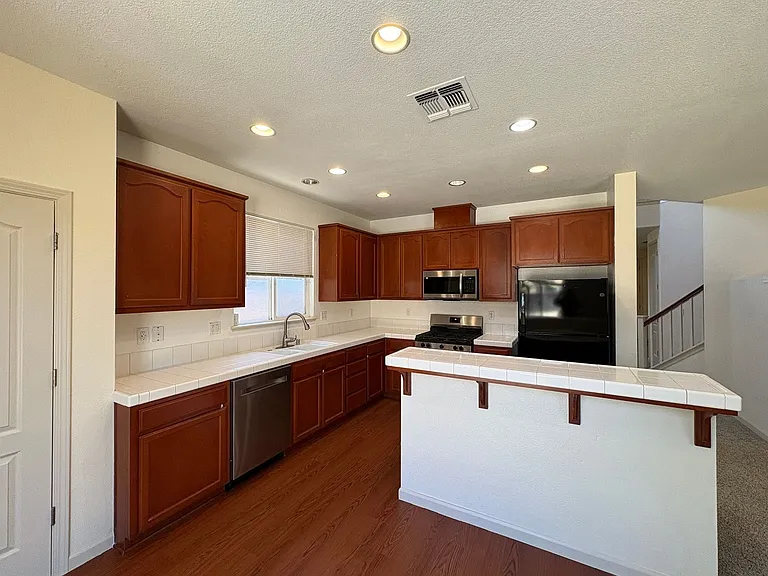 5454 Gold Creek Cir — Photo 8
