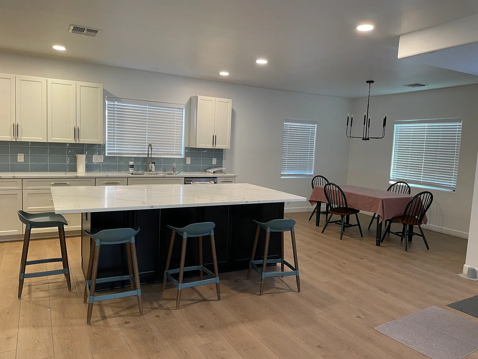 4 bed, 2.5 bath, 2872 sqft, $1,150 — Photo 3
