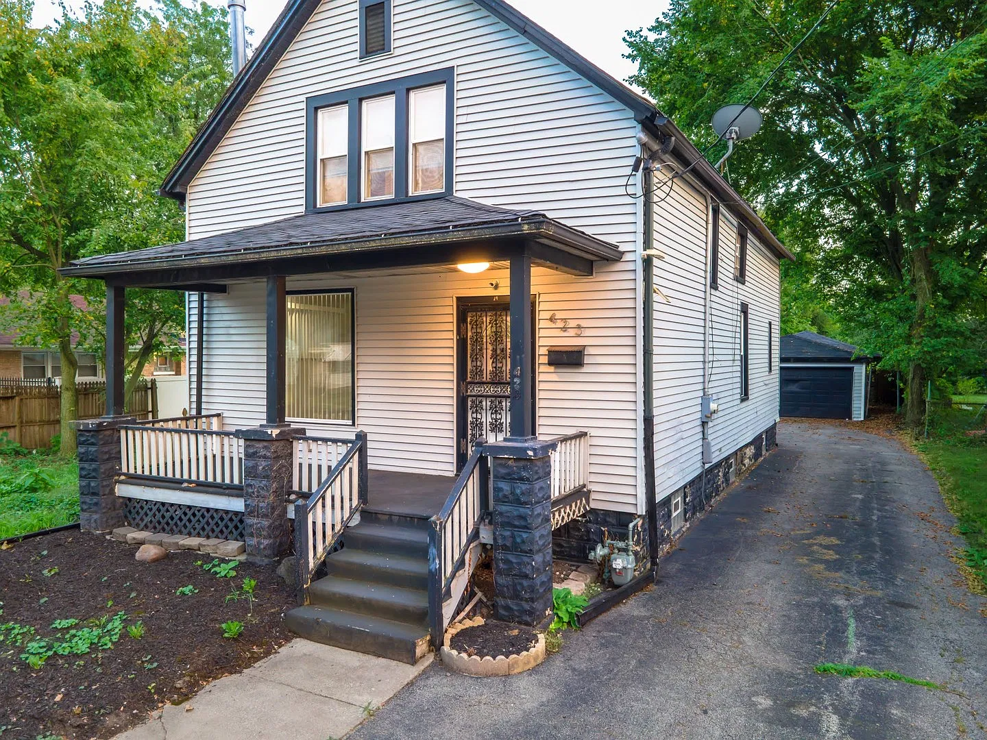 4 bed, 1900 sqft, $2,950 — Photo 2
