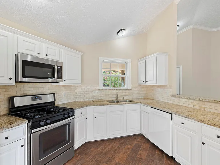 21435 Deerhaven Dr — Photo 11