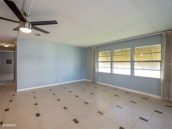 3rd image of 158 Dolphin Dr N