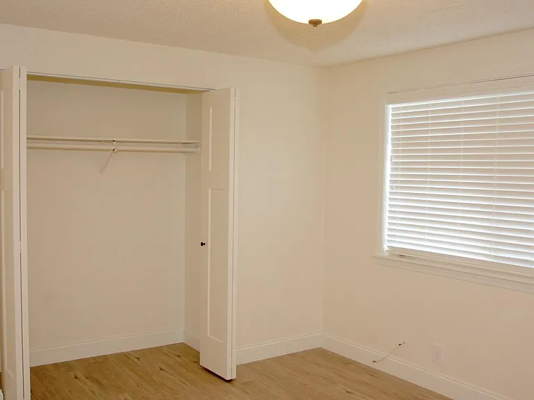 225 SW Kalmia St #A — Photo 19