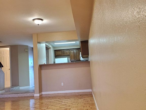 4th image of 2121 W Union Hills Dr