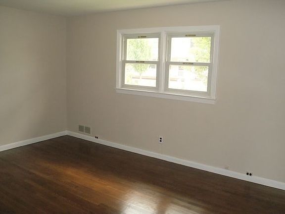 4th image of 44 Pulaski Dr